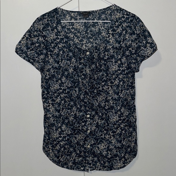 Eddie Bauer Tops - Eddie Bauer Cotton Short Sleeve Button Down Shirt Blue Floral Women’s Small S